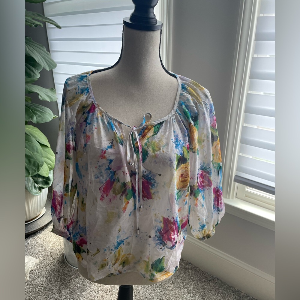 Karen Kane woman’s Top in SZ MP in gently used condition
